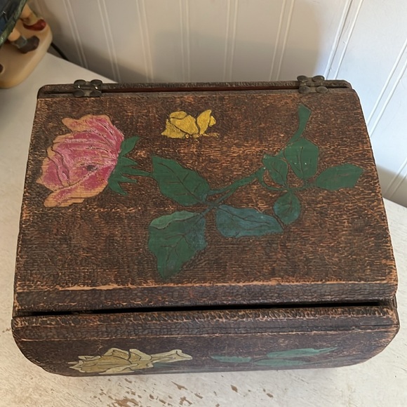 Antique handmade & painted wooden box - Picture 2 of 7